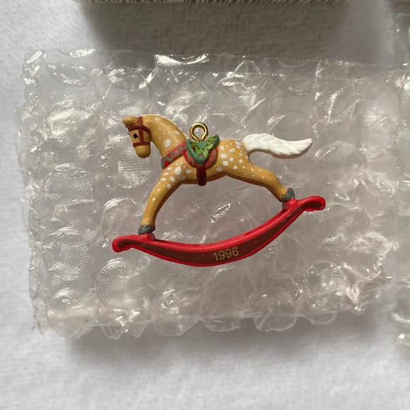 🎄Vintage Hallmark🎄Keepsake Ornaments Set of 2 Miniature Rocking Horses - Picture 2 of 5